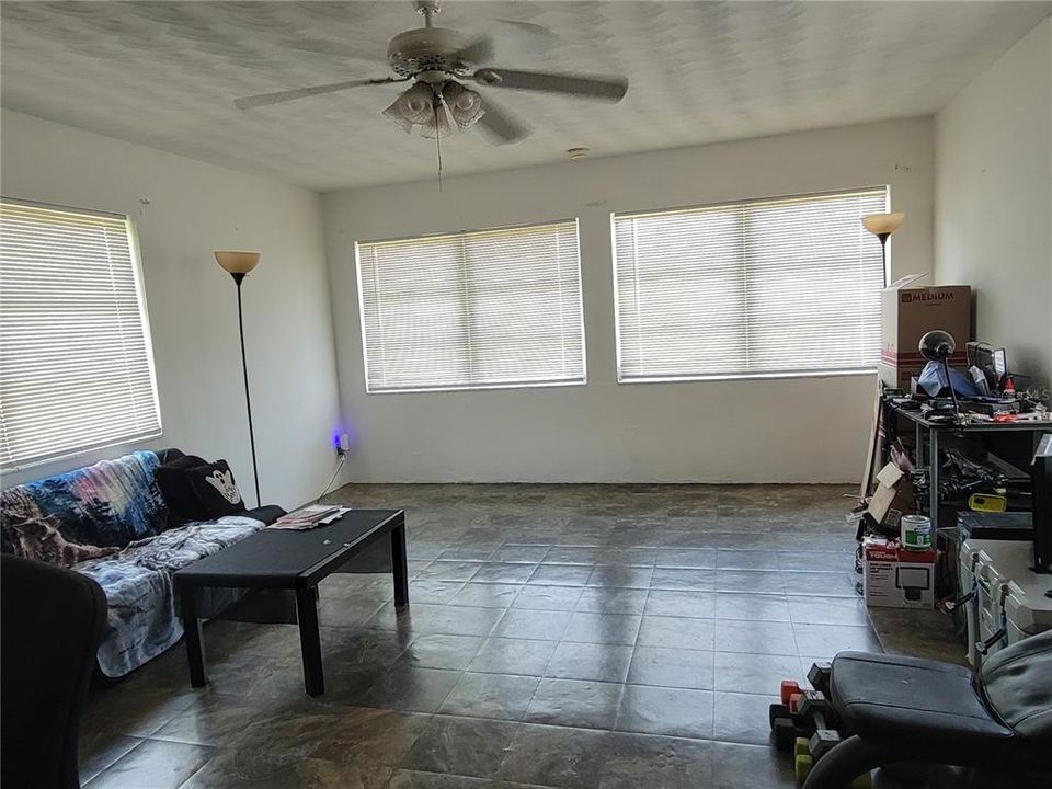 For Sale: $229,900 (3 beds, 1 baths, 1056 Square Feet)