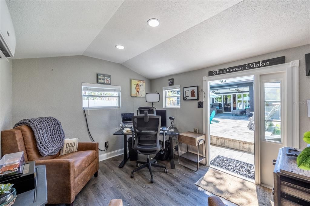 Active With Contract: $640,000 (3 beds, 2 baths, 1524 Square Feet)