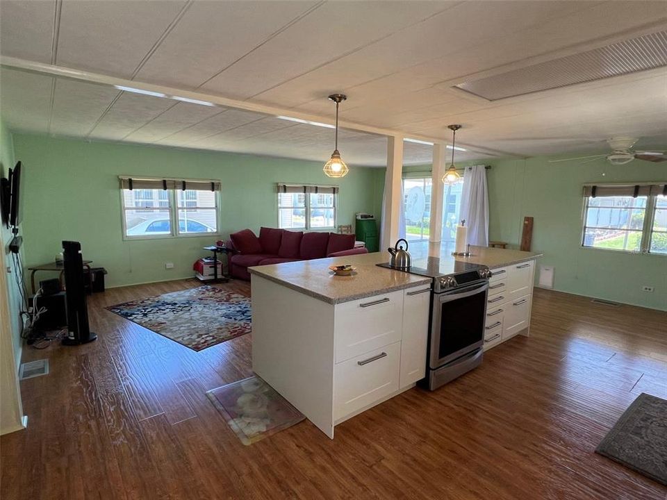 For Sale: $174,500 (2 beds, 2 baths, 1128 Square Feet)