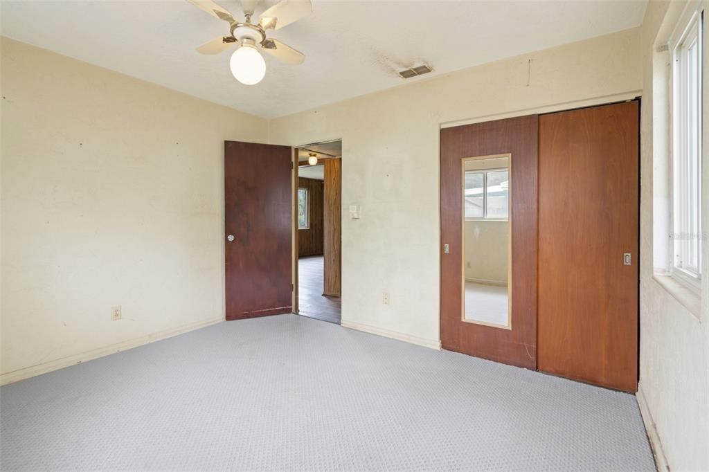 For Sale: $322,500 (2 beds, 1 baths, 1218 Square Feet)