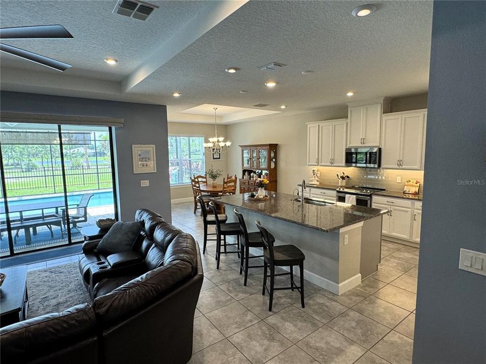 Active With Contract: $529,900 (2 beds, 2 baths, 2014 Square Feet)