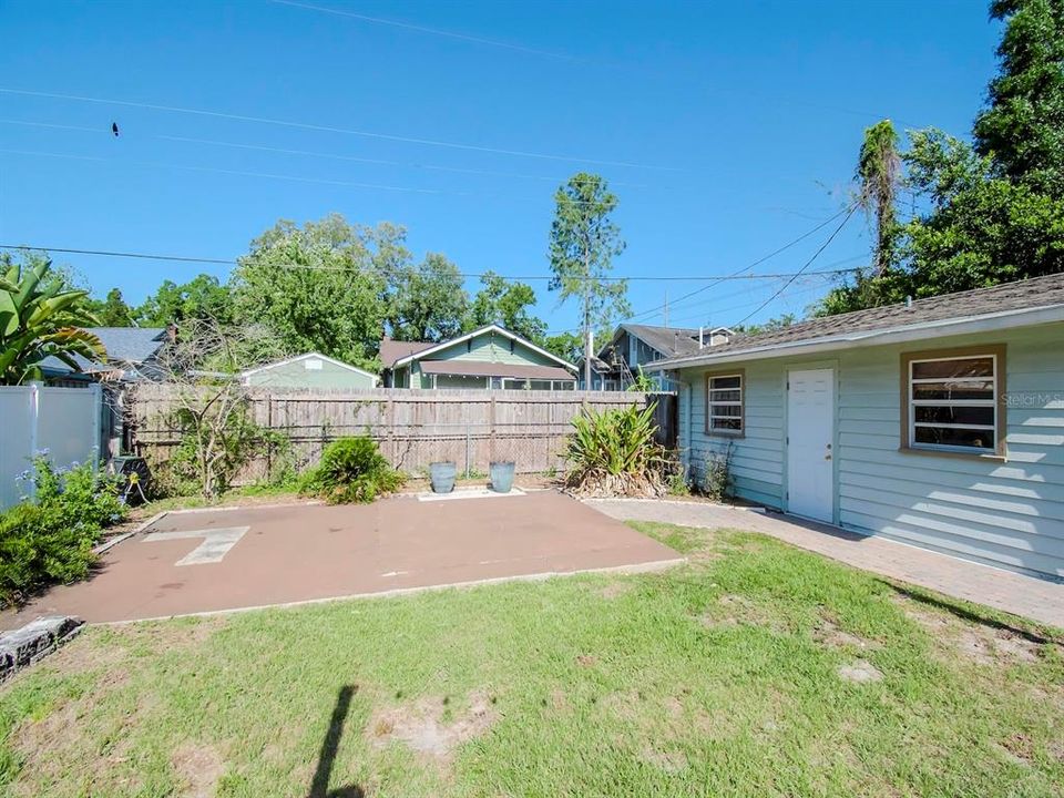 Active With Contract: $449,900 (3 beds, 2 baths, 1552 Square Feet)