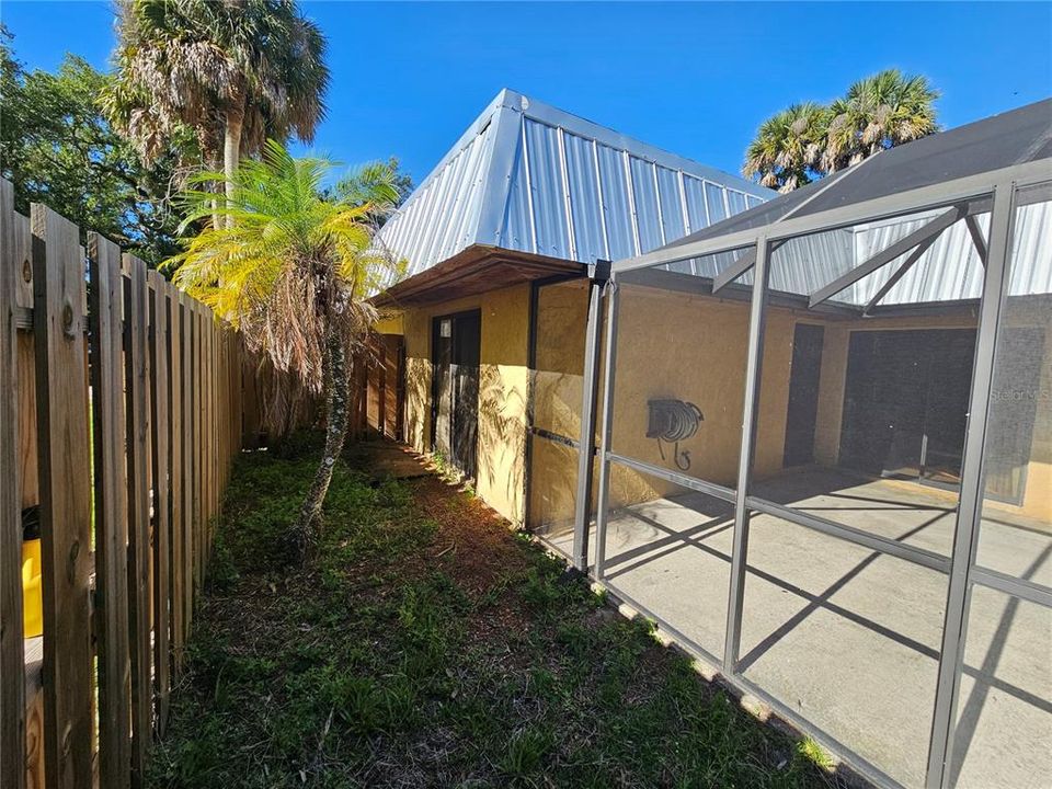 Active With Contract: $149,900 (2 beds, 2 baths, 1153 Square Feet)