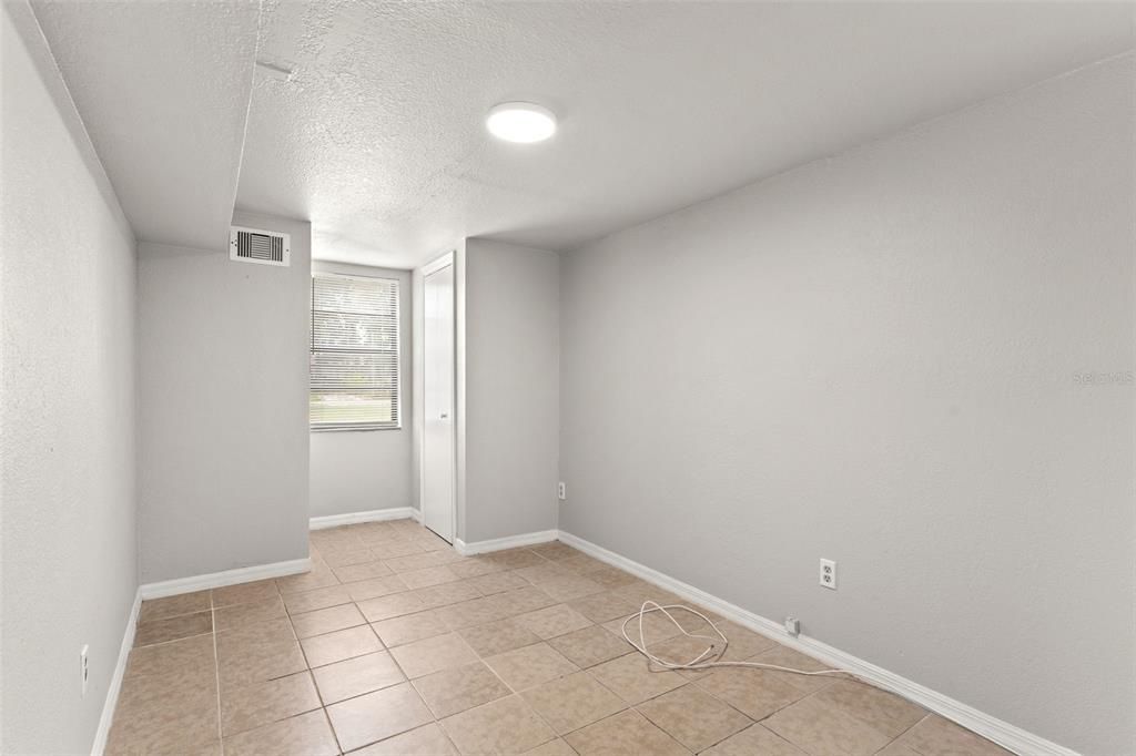 Active With Contract: $229,000 (3 beds, 2 baths, 898 Square Feet)