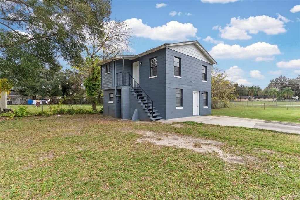 Active With Contract: $229,000 (3 beds, 2 baths, 898 Square Feet)