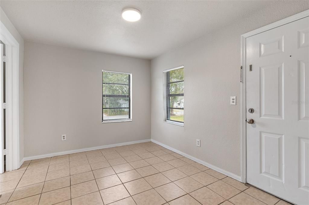 For Sale: $224,900 (3 beds, 2 baths, 898 Square Feet)