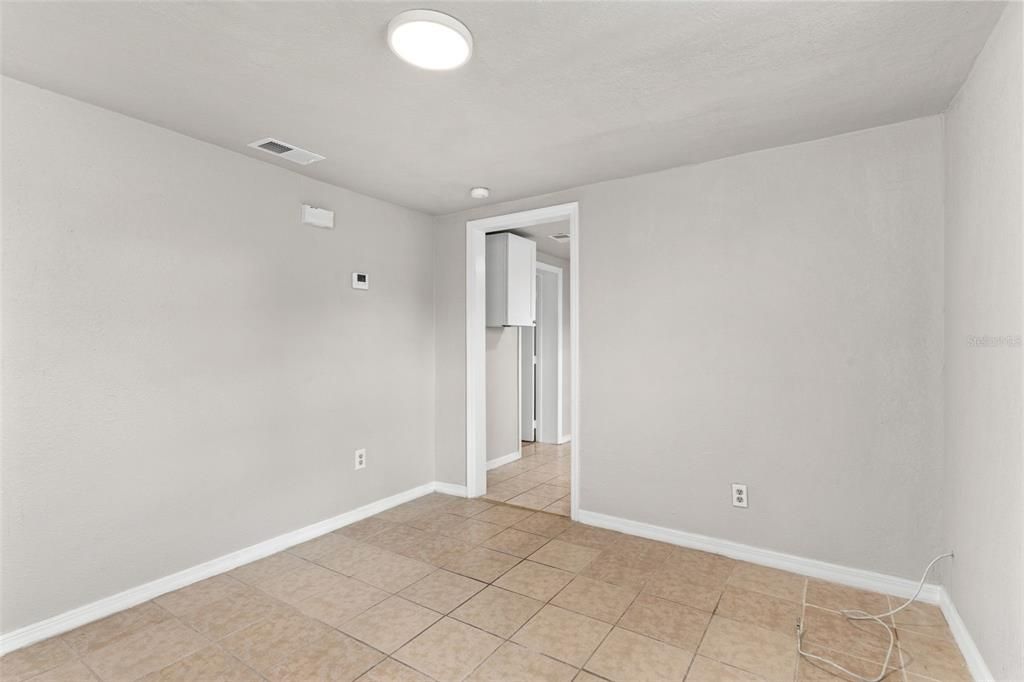 Active With Contract: $229,000 (3 beds, 2 baths, 898 Square Feet)