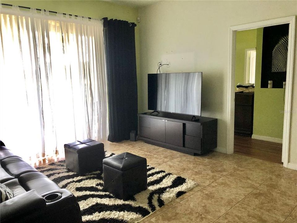 For Rent: $2,300 (3 beds, 2 baths, 1509 Square Feet)