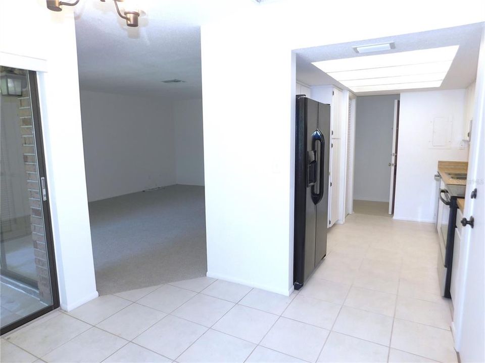 Active With Contract: $1,575 (1 beds, 1 baths, 780 Square Feet)