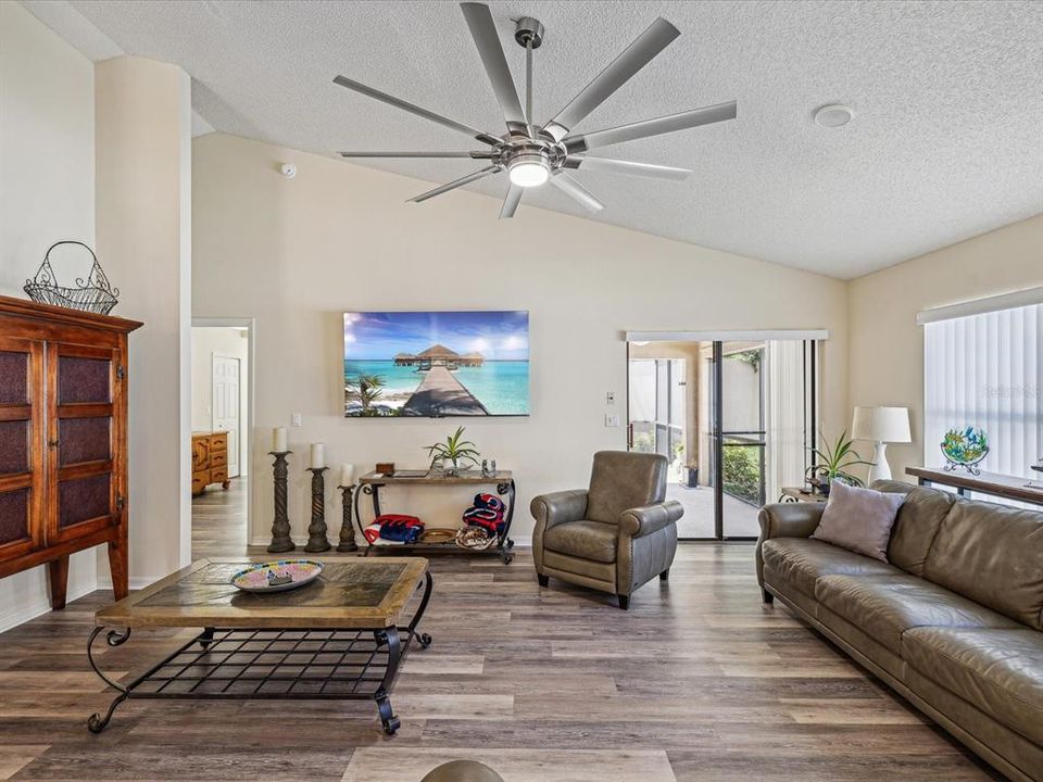 Active With Contract: $319,900 (3 beds, 2 baths, 1782 Square Feet)