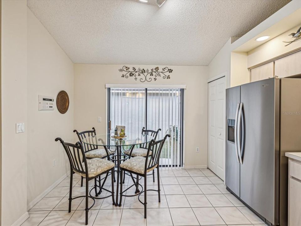 Active With Contract: $319,900 (3 beds, 2 baths, 1782 Square Feet)