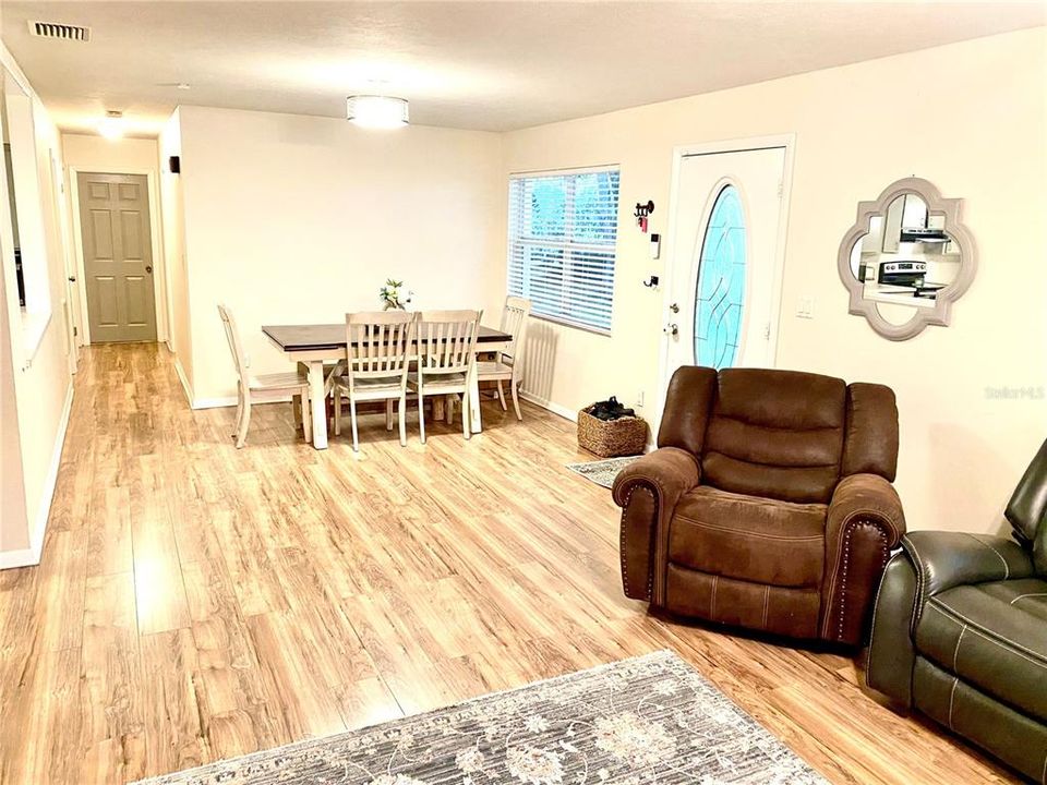 For Sale: $269,000 (3 beds, 1 baths, 1248 Square Feet)