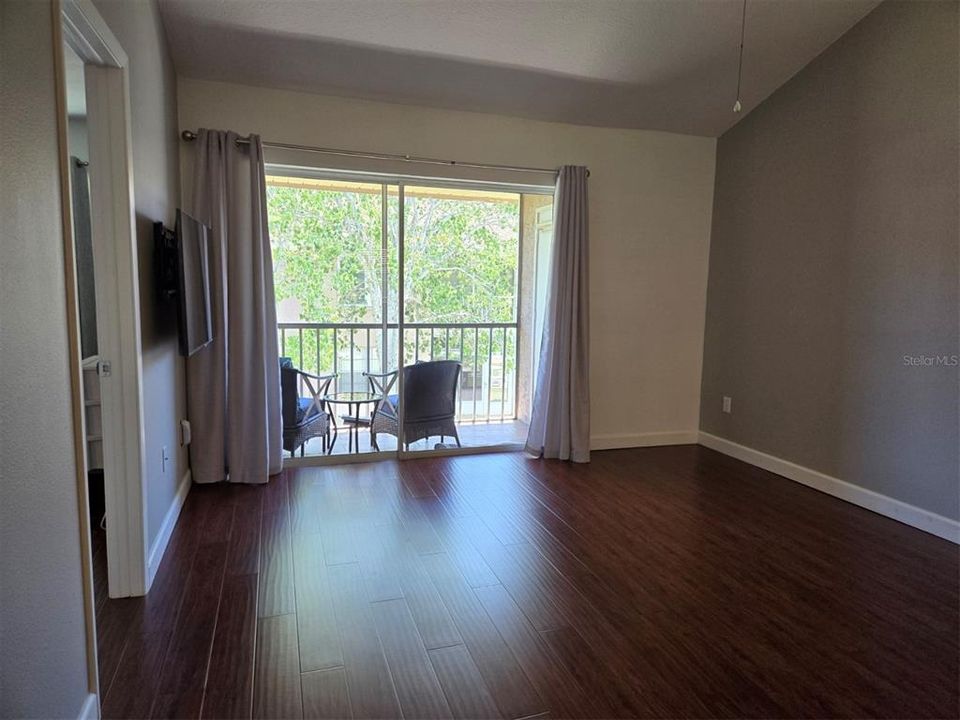 For Sale: $156,000 (2 beds, 1 baths, 835 Square Feet)