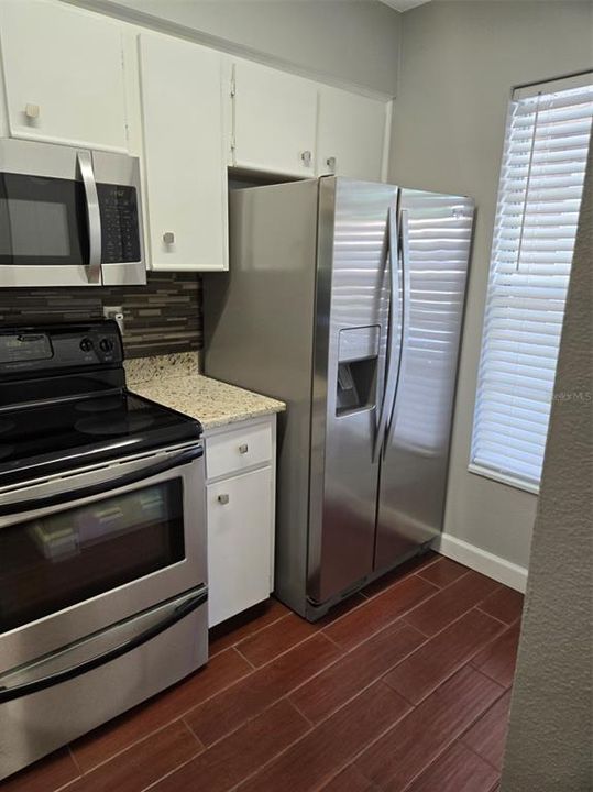 For Sale: $156,000 (2 beds, 1 baths, 835 Square Feet)