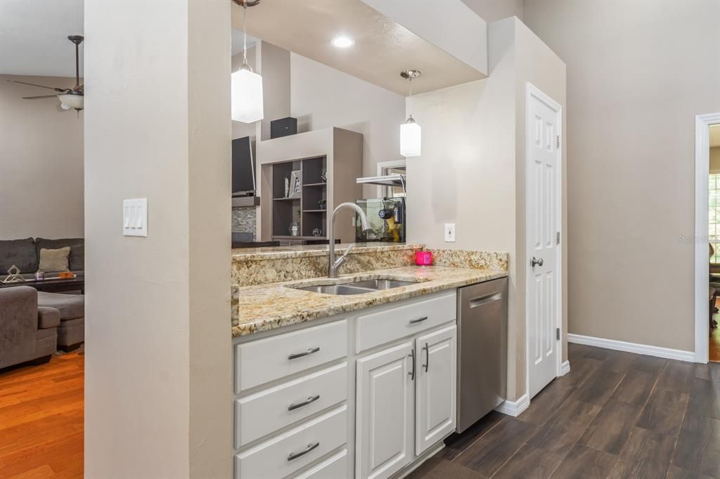 For Sale: $635,000 (4 beds, 2 baths, 2544 Square Feet)