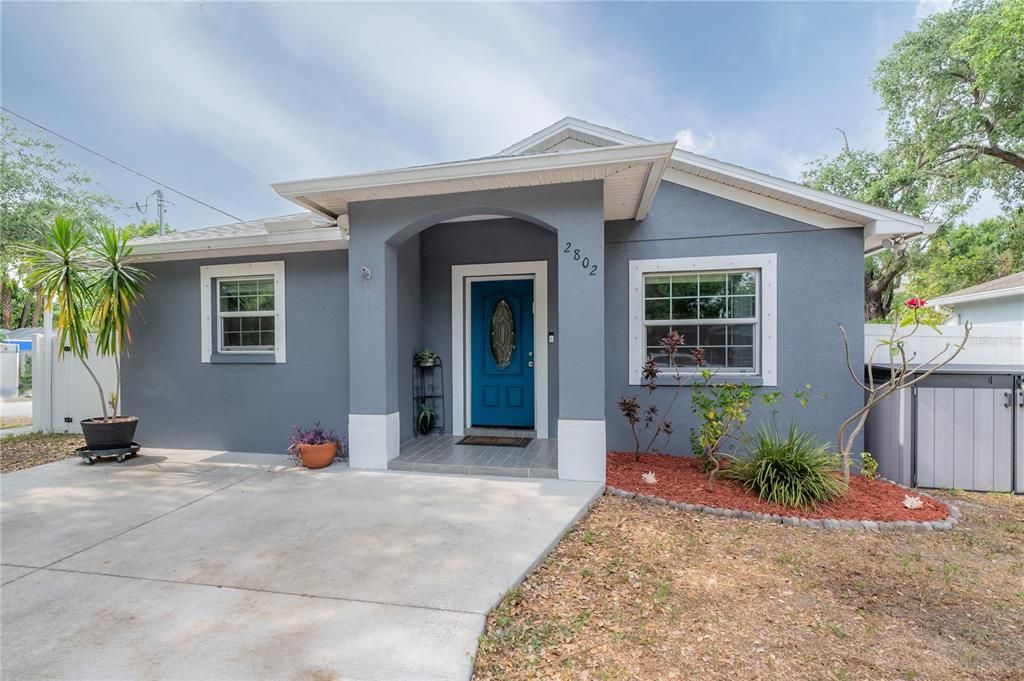 Active With Contract: $2,700 (3 beds, 2 baths, 1188 Square Feet)