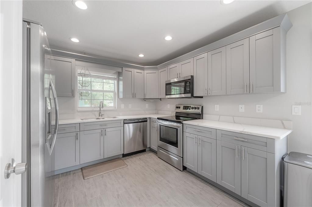 Active With Contract: $2,700 (3 beds, 2 baths, 1188 Square Feet)