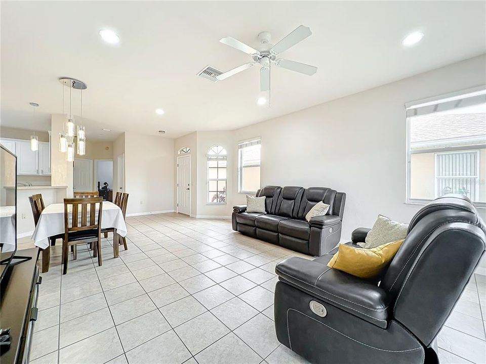 For Sale: $240,000 (2 beds, 2 baths, 1369 Square Feet)