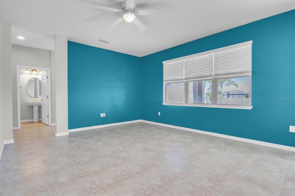 For Sale: $400,000 (4 beds, 2 baths, 2768 Square Feet)