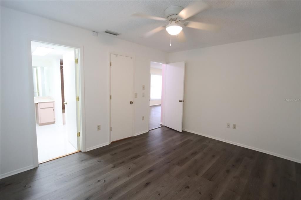 For Sale: $309,000 (2 beds, 2 baths, 1278 Square Feet)