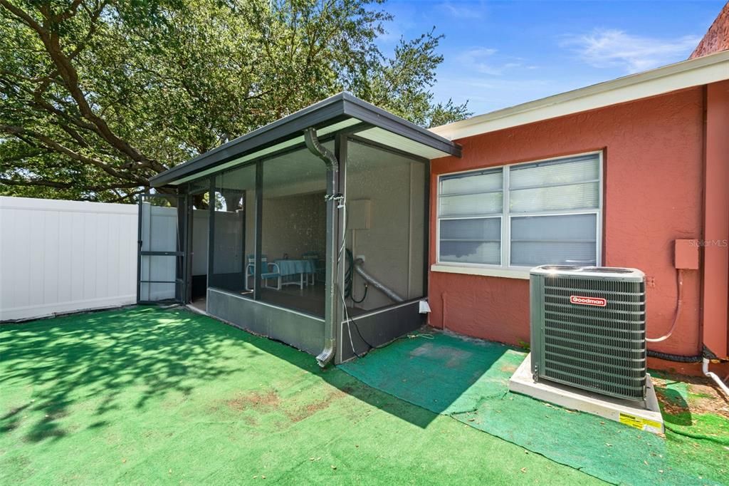 Active With Contract: $245,000 (2 beds, 2 baths, 970 Square Feet)