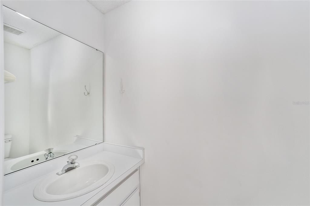 Active With Contract: $232,000 (3 beds, 2 baths, 1632 Square Feet)