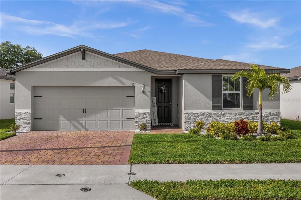 Active With Contract: $2,300 (4 beds, 3 baths, 1988 Square Feet)