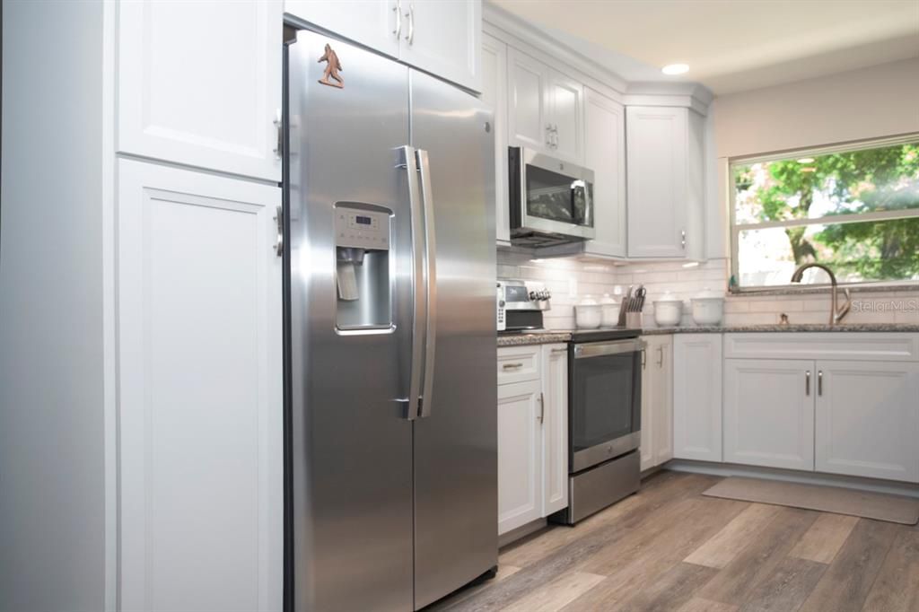 Active With Contract: $435,000 (2 beds, 1 baths, 1090 Square Feet)