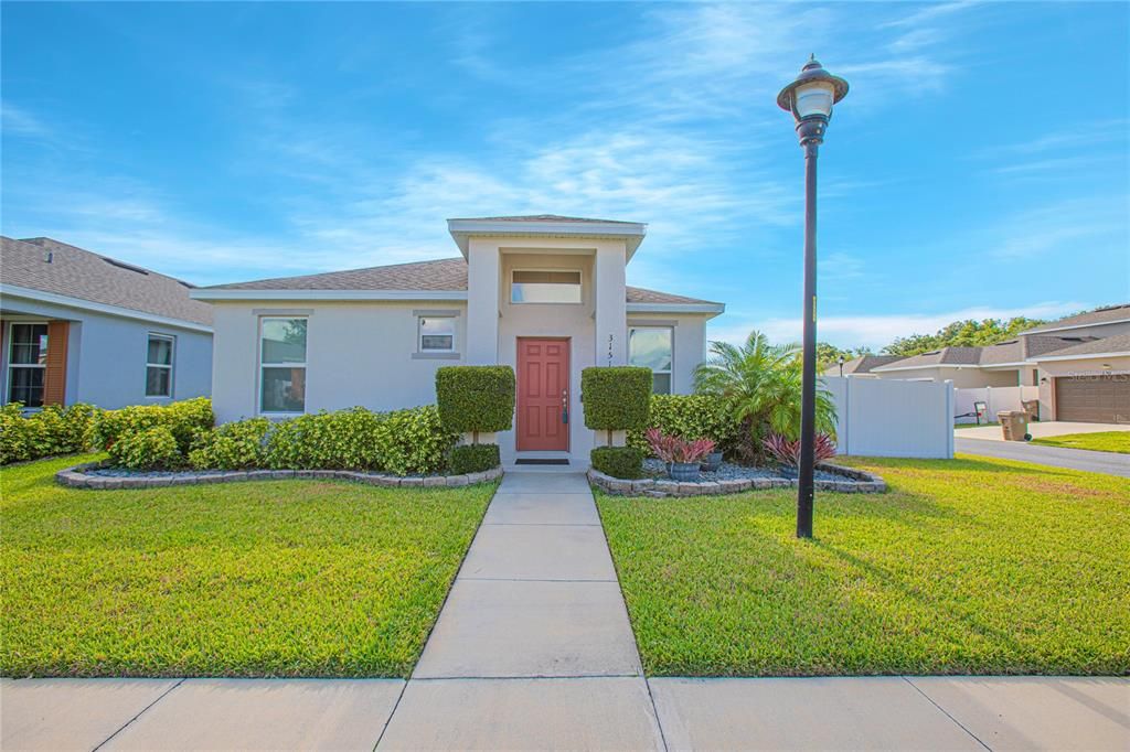 Active With Contract: $345,000 (3 beds, 2 baths, 1542 Square Feet)