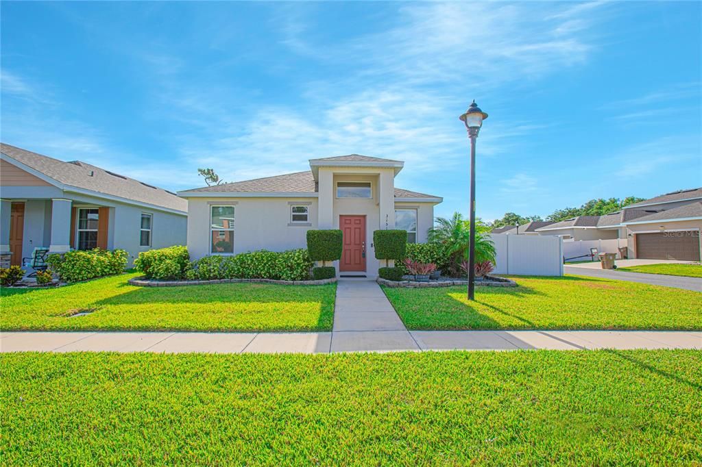 Active With Contract: $345,000 (3 beds, 2 baths, 1542 Square Feet)