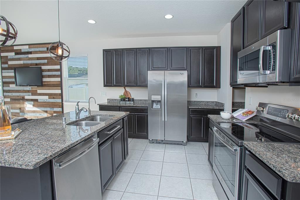 Active With Contract: $345,000 (3 beds, 2 baths, 1542 Square Feet)