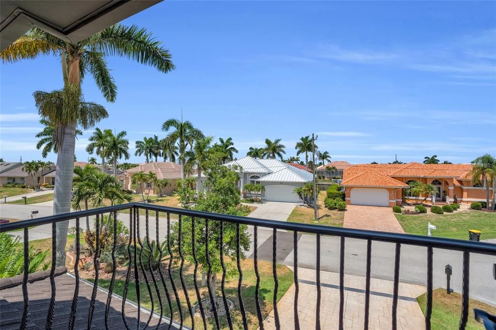 For Sale: $1,395,000 (4 beds, 2 baths, 2680 Square Feet)