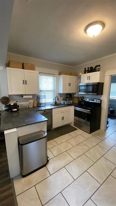 For Sale: $365,000 (2 beds, 2 baths, 1176 Square Feet)