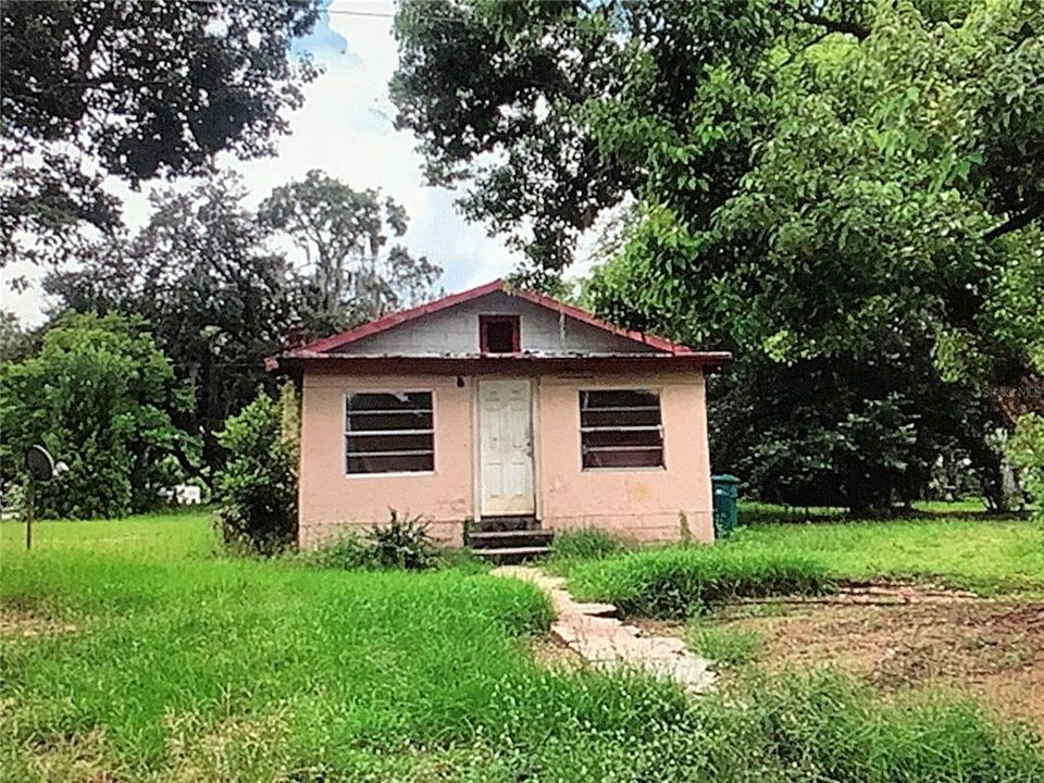 For Sale: $99,000 (2 beds, 1 baths, 817 Square Feet)