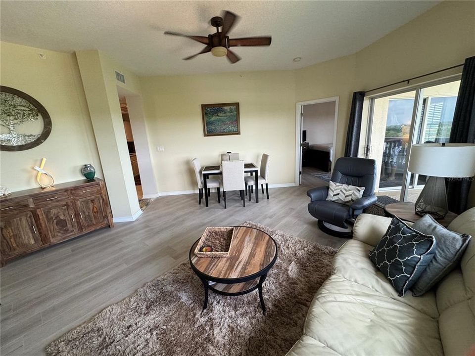 For Sale: $324,500 (2 beds, 2 baths, 1090 Square Feet)