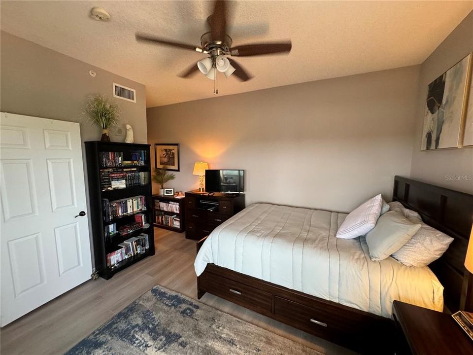 For Sale: $324,500 (2 beds, 2 baths, 1090 Square Feet)