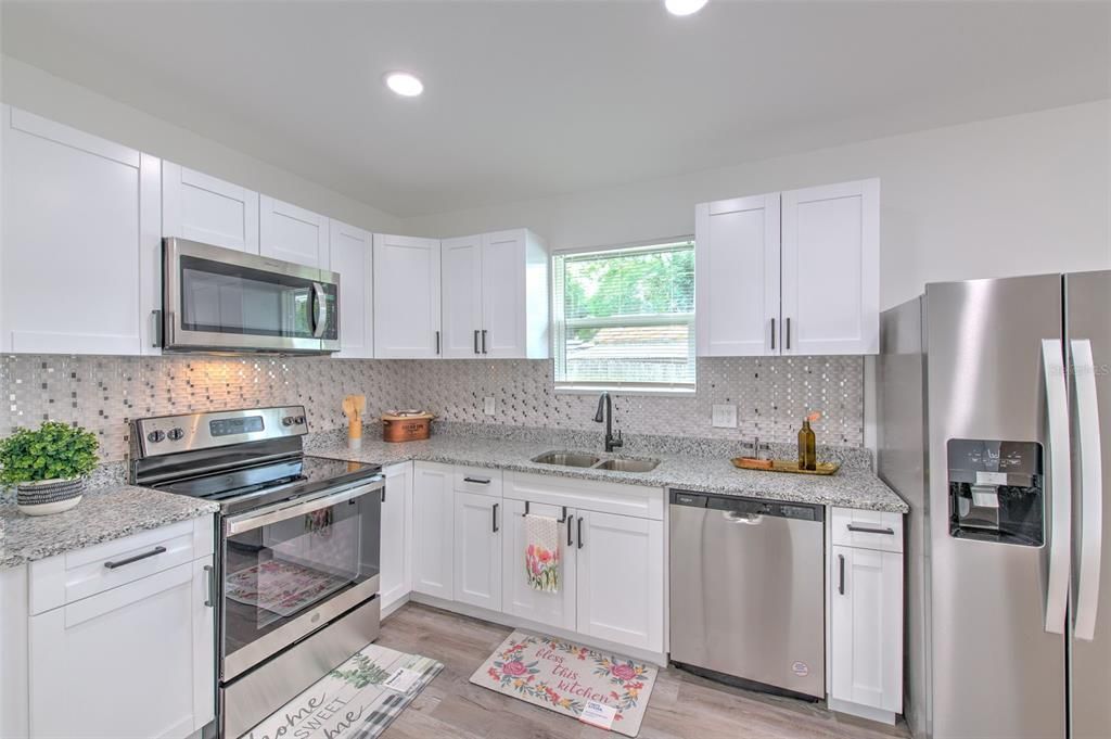 Active With Contract: $198,900 (2 beds, 1 baths, 604 Square Feet)