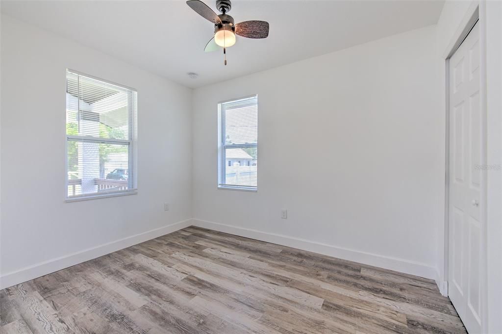 Active With Contract: $198,900 (2 beds, 1 baths, 604 Square Feet)