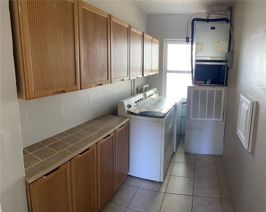 For Sale: $350,000 (3 beds, 2 baths, 1176 Square Feet)