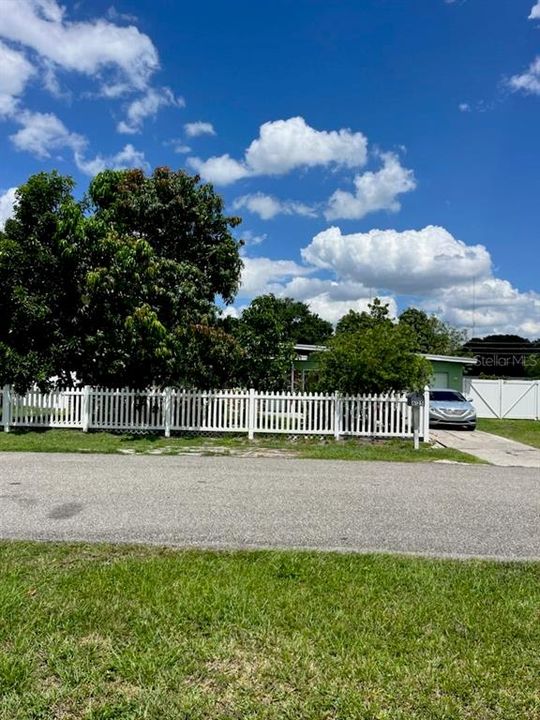 Active With Contract: $293,000 (3 beds, 1 baths, 1177 Square Feet)