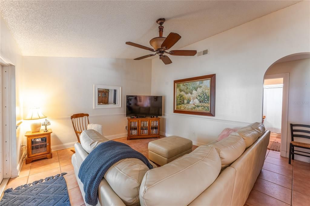 Active With Contract: $385,000 (3 beds, 2 baths, 1664 Square Feet)