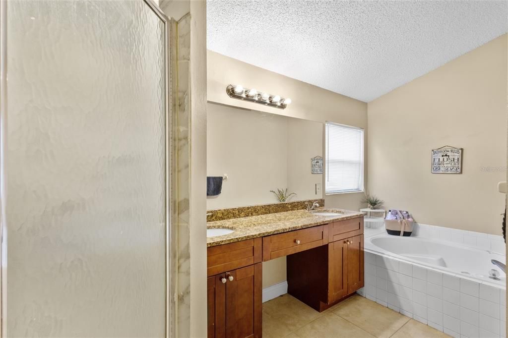 For Sale: $389,900 (3 beds, 2 baths, 1734 Square Feet)