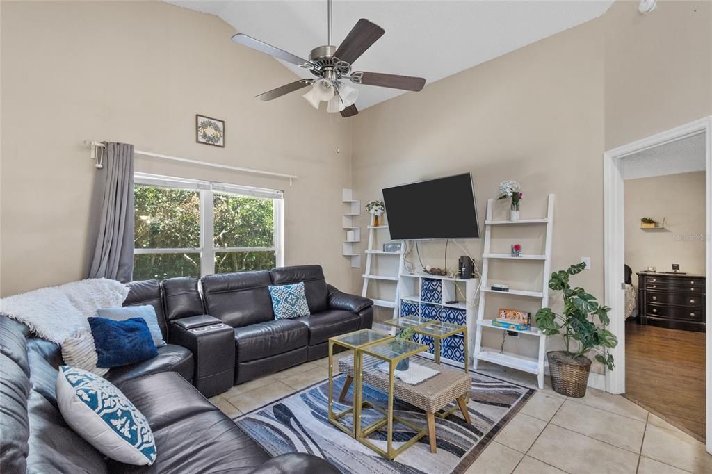 For Sale: $389,900 (3 beds, 2 baths, 1734 Square Feet)