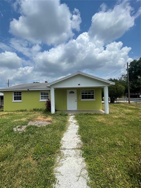 Active With Contract: $225,000 (4 beds, 2 baths, 957 Square Feet)