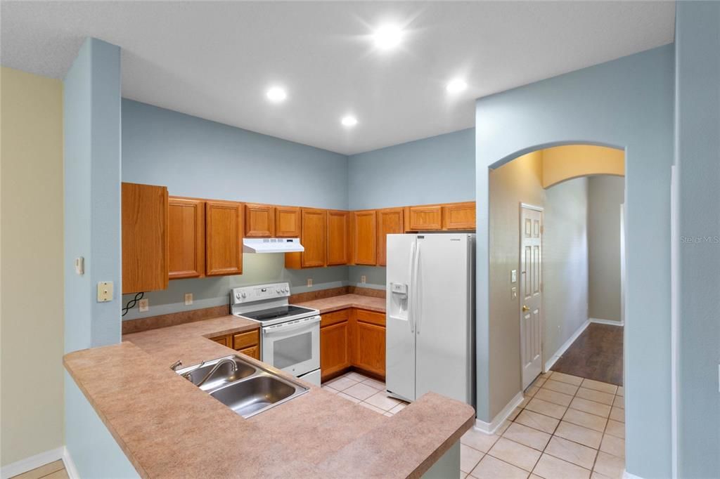 Active With Contract: $2,400 (3 beds, 2 baths, 1778 Square Feet)