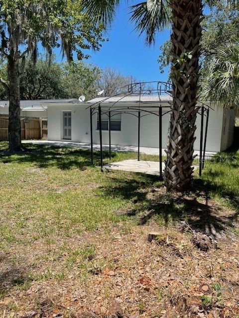 For Sale: $259,900 (4 beds, 2 baths, 1180 Square Feet)