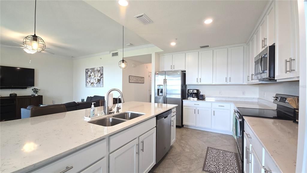 Active With Contract: $2,350 (2 beds, 2 baths, 1151 Square Feet)