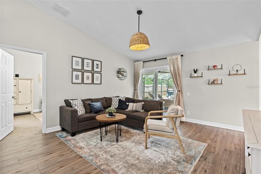 Active With Contract: $425,000 (3 beds, 2 baths, 1646 Square Feet)