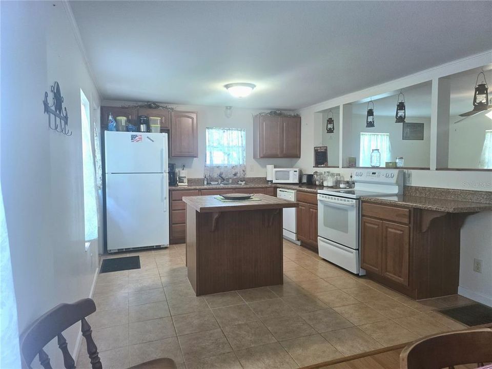 For Sale: $115,000 (3 beds, 1 baths, 1104 Square Feet)