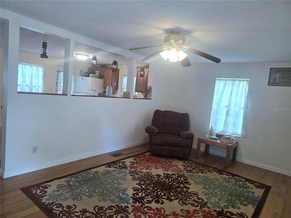 For Sale: $115,000 (3 beds, 1 baths, 1104 Square Feet)